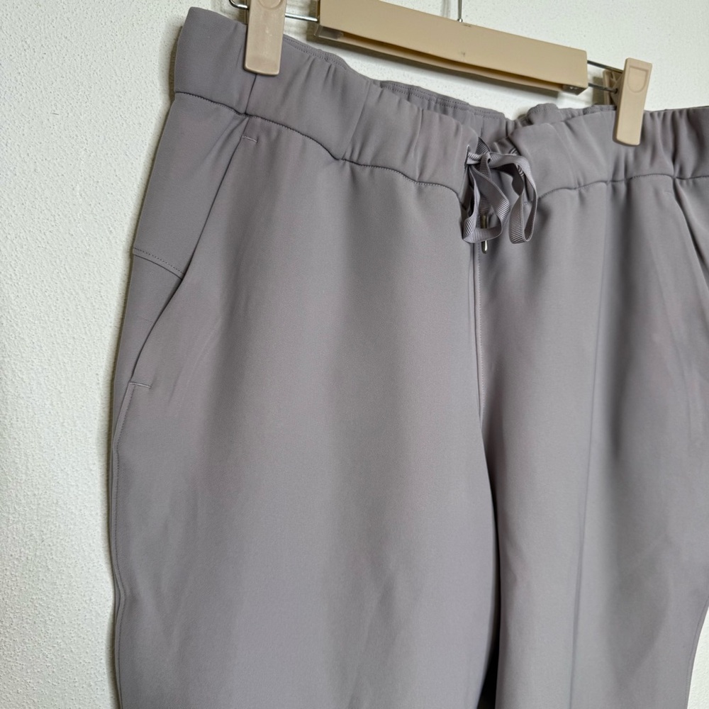 Lululemon Gray On The Fly Mid Rise Stretch Woven Business Casual Crop Pants 8 - Picture 6 of 9